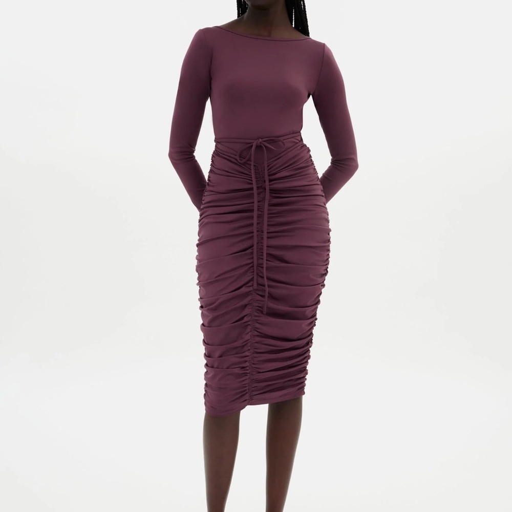 Girlfriend Collective Berry Andi Ruched Midi Dress - size M
